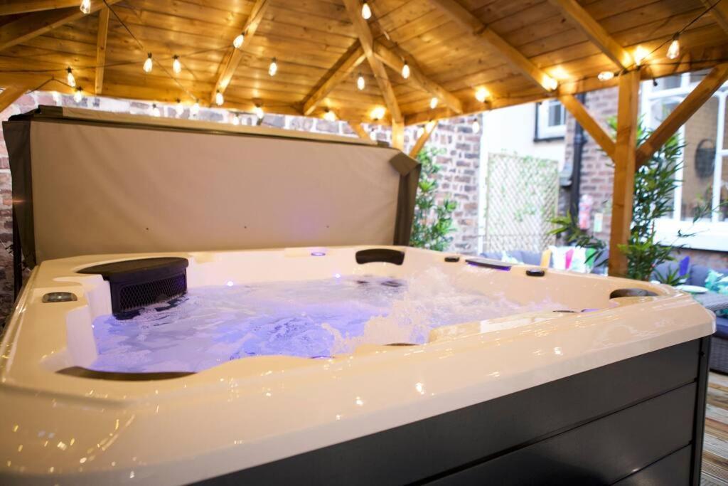 Romance On The Rows - Hot Tub City Centre Chester Luaran gambar